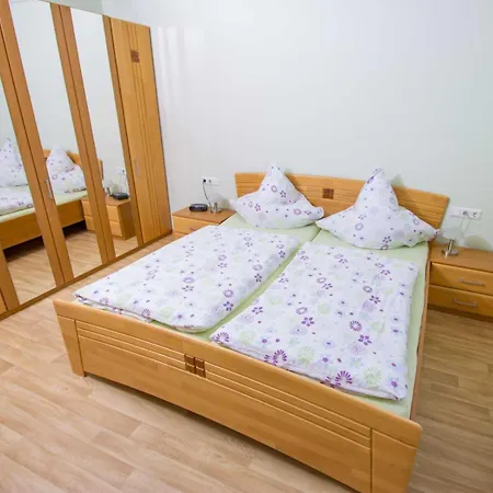 Apartment Weingut Und Gutsschaenke Marco Daun